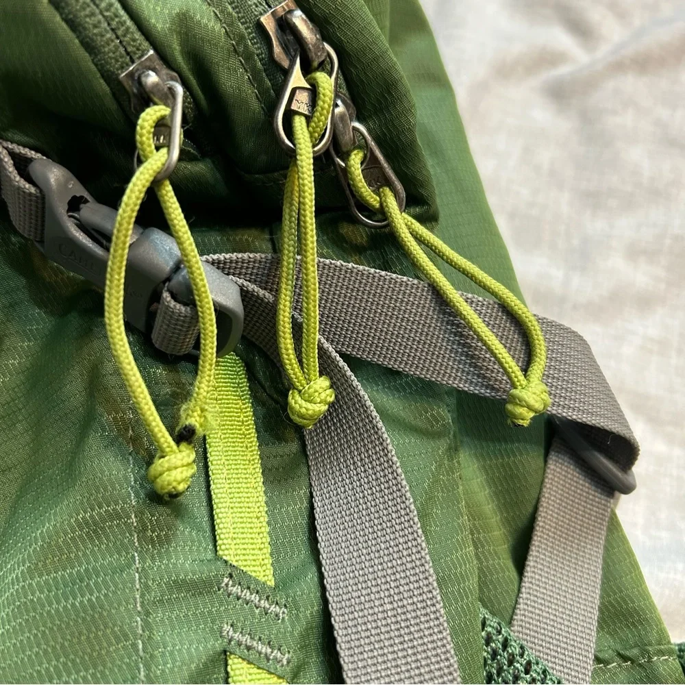 Camelbak Cloud Walker 18 Hydration Green Backpack Hiking Outdoor Gorpcore